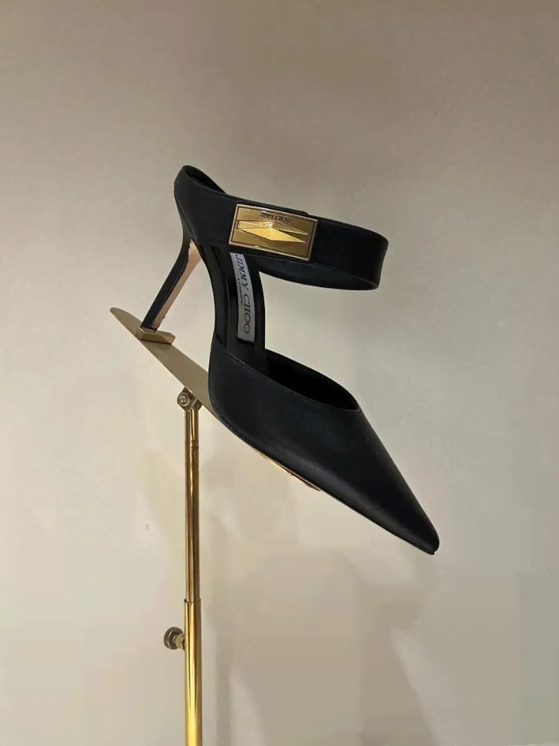 Женские кожаные мюли Jimmy Choo 2024 черные с золотой пряжкой-0